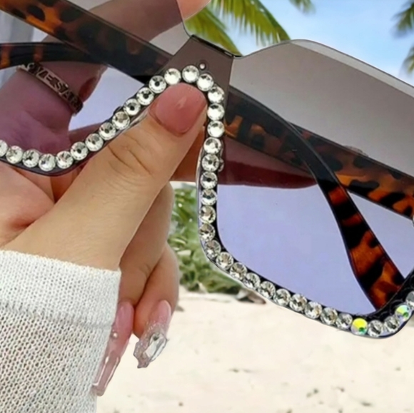 Crystal Gradient Rave Rhinestone Sunglasses. Womens. - Picture 1 of 4